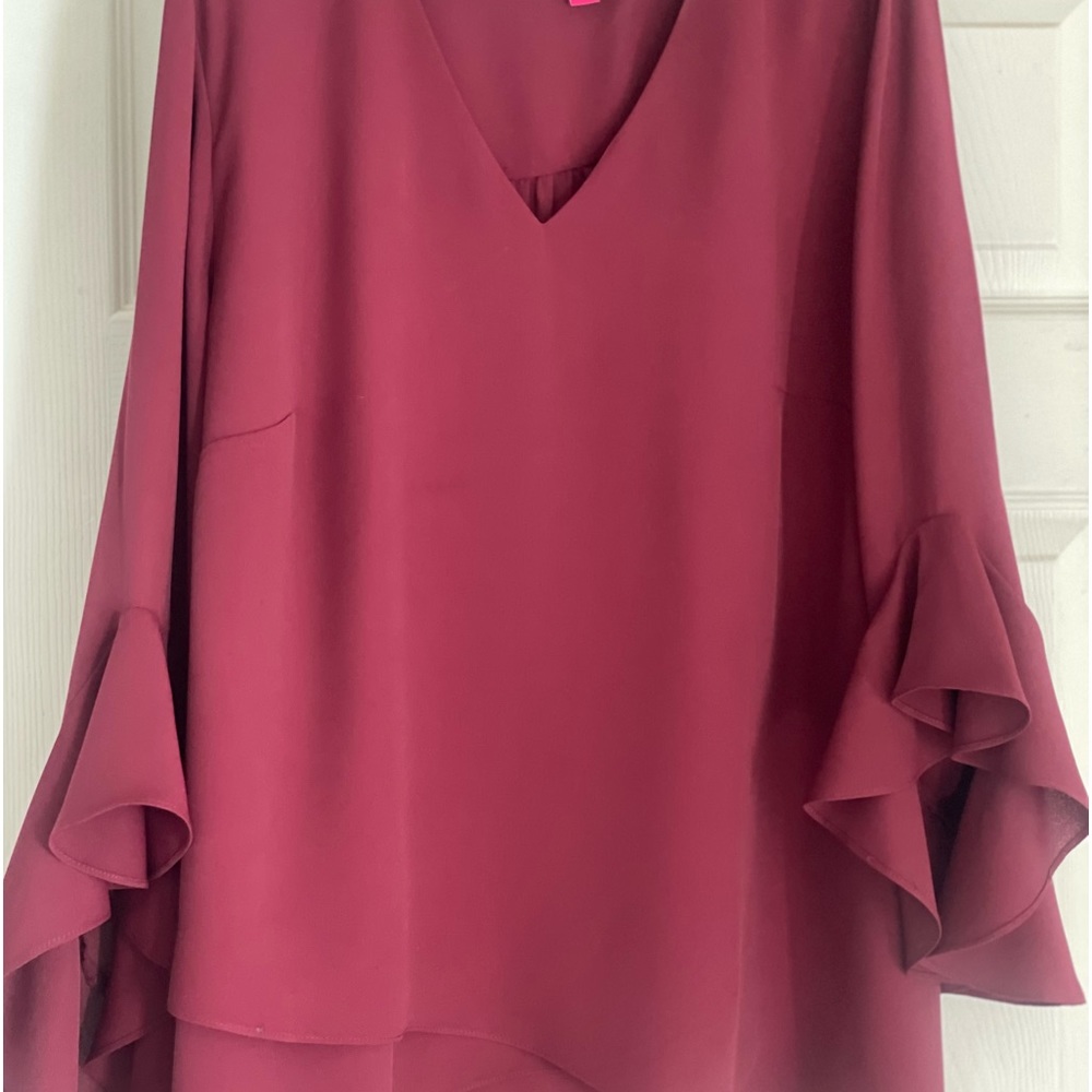 Gorgeous Vince Camuto shirt worn less than year. Selling due to weight loss.